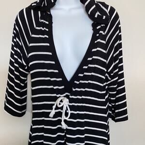 Kenneth Cole Reaction. OS Cover Up. Very Soft